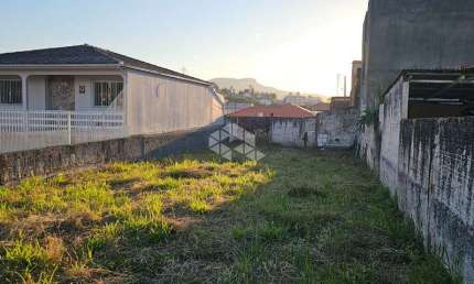 TERRENO NO BAIRRO PICADAS DO SUL, EM SÃO JOSÉ, SC, MEDINDO 300M² DE ÁREA TOTAL.