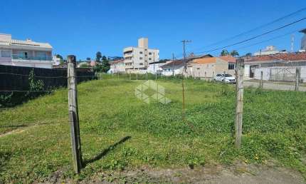 TERRENO LOTEAMENTO JARDIM DOS BARÕES, NO BAIRRO FORQUILHINHA, EM SÃO JOSÉ, SC, MEDINDO 483M² DE ÁREA TOTAL