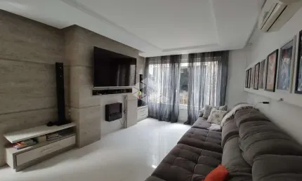 CASA RESIDENCIAL NO BAIRRO PRAIA JOÃO ROSA, EM BIGUAÇU, SC, MOBILIADA, ÁREA GOURMET, CHURRASQUEIRA, 03 DORMITÓRIOS SENDO 01 SUÍTE, 02 VAGAS GARAGEM
