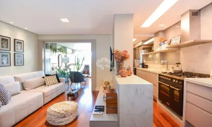 APARTAMENTO NO BAIRRO AGRONÔMICA, EM FLORIANÓPOLIS, SC, MOBILIADO, VISTA MAR, SACADA COM CHURRASQUEIRA, 02 SUÍTES, E 02 VAGAS DE GARAGEM.