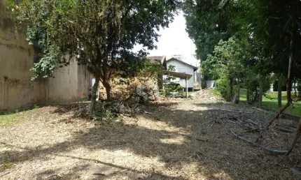 Terreno no bairro barreiros, em são josé, sc, com 678m² de área total e viabilidade para até 14 pavimentos.