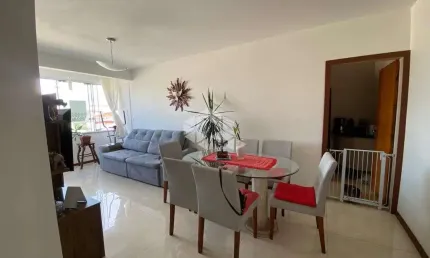 APARTAMENTO SEMI-MOBILIADO, NO BAIRRO CAPOEIRAS, FLORIANÓPOLIS, SC, 02 DORMITÓRIOS, 01 VAGA DE GARAGEM.