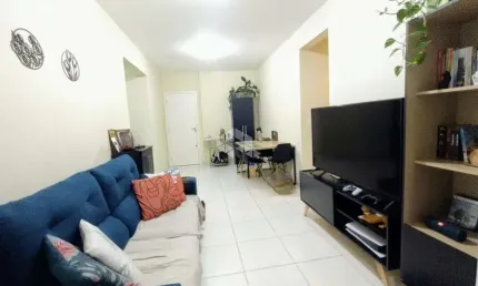 APARTAMENTO NO BAIRRO AREIAS, EM SÃO JOSÉ, SC, SACADA, CHURRASQUEIRA, 03 DORMITÓRIOS SENDO 01 SUÍTE, 02 VAGAS DE GARAGEM.