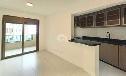 APARTAMENTO NO BAIRRO AGRONÔMICA, EM FLORIANÓPOLIS, SC, VISTA PARCIAL MAR, SACADA, CHURRASQUEIRA, 02 QUARTOS SENDO 01 SUÍTE, 02 VAGAS GARAGEM.