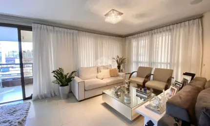 Apartamento no bairro centro, florianópolis, sc, semi-mobiliado, sacada, hidromassagem, 04 quartos sendo 02 suítes e 02 demi suítes, 03 vagas garagem.