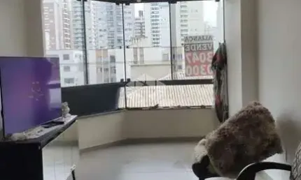 Apartamento no bairro kobrasol, em são josé, sc, semi-mobiliado, sacada, 03 quartos sendo 01 suíte com hidromassagem, 02 vagas de garagem.