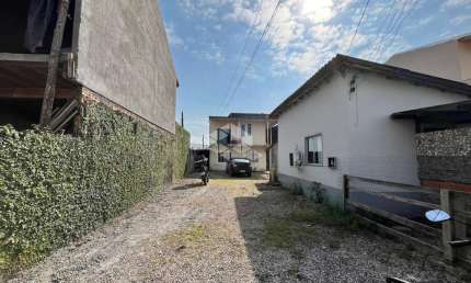 TERRENO NO BAIRRO FORQUILHINHA, EM SÃO JOSÉ, SC, MEDINDO 340M² DE ÁREA TOTAL.
