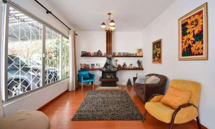 CASA RESIDENCIAL À VENDA COM 5 QUARTOS SENDO 2 SUÍTES E 2 VAGAS DE GARAGEM NO BAIRRO CANTO EM FLORIANÓPOLIS/SC