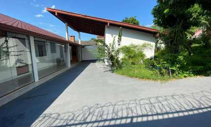 CASA RESIDENCIAL À VENDA COM 3 QUARTOS E 2 VAGAS DE GARAGEM NO BAIRRO REAL PARQUE EM SÃO JOSÉ/SC.