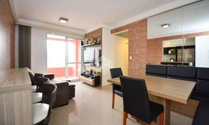 APARTAMENTO À VENDA DE 2 QUARTOS SENDO 1 SUÍTE E 1 VAGA DE GARAGEM NO BAIRRO BARREIROS EM SÃO JOSÉ/SC