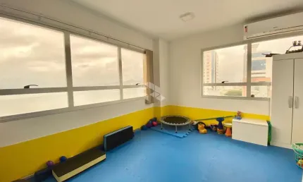 SALA COMERCIAL À VENDA NO BAIRRO ESTREITO EM FLORIANÓPOLIS/SC.