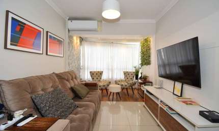 APARTAMENTO À VENDA COM 3 QUARTOS SENDO 1 SUÍTE E 1 VAGA DE GARAGEM NO BAIRRO ABRAÃO EM FLORIANÓPOLIS/SC.