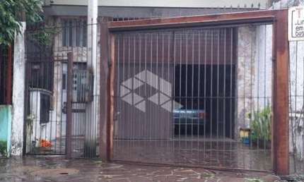 4º Distrito - Residêncial ou comercial. Pavimento térreo 97m² e pavimento superior 93m²