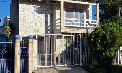 Lindo Sobrado de 215m² no Jardim Algarve, 3 Quartos e Suíte Master.