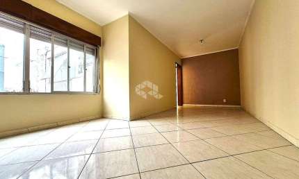 Apartamento 2 dormitórios, 73,64m² área útil, reformado bairro São Geraldo.