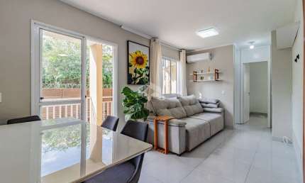 Apartamento 2dormítórios/Quartos.Pátio. Sacada.Vaga de Estacionamento