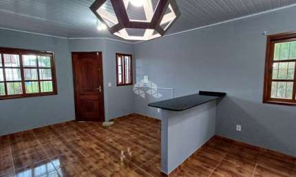 Casa 02 dormitórios/Quartos. Piscina. Churrasqueira.Bairro Porto Verde.
