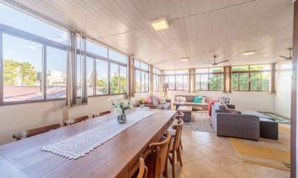 Casa sobrado com 06 dormitórios, 257,72m² no bairro Nonoai