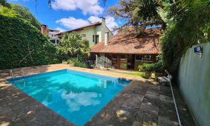 Linda casa com 4 dormitórios e piscina no Bairro Jardim Isabel em Porto Alegre