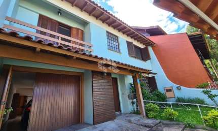 Casa ampla no Bairro Ipanema próximo do Colégio Marista Ipanema.