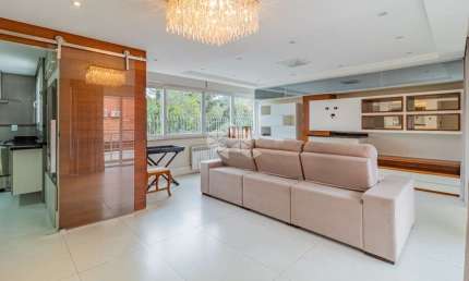 Casa em condomínio com 3 dormitórios/quartos, no bairro  Vila Assunção, na zona sul de Porto Alegre,