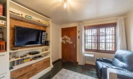 Casa com 3 dormiórios em excelente localização no Bairro Tristeza.