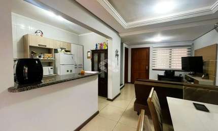 Casa estilo sobrado com 150m², 3 dormitórios sendo 1 suíte, pátio e vaga para 2 carros  no Jardins do Prado