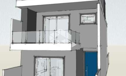 Casa estilo sobrado com 136,50 m² de área total, 3 suítes em condomínio fechado com infra