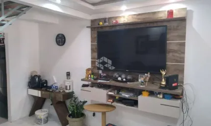 Casa estilo sobrado em condomínio fechado na Edgar Pires de Castro, 2 dorm, garagem coberta