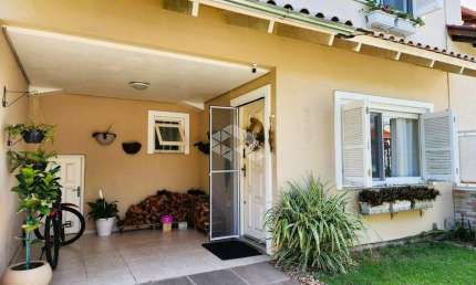 Casa a venda com 123m², 2 suítes, vaga e piscina no Jardins do Prado