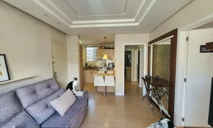 Ampo apartamento com 3 dormitórios, reformado, no Bairro Cidade Baixa em Porto Alegre/RS.