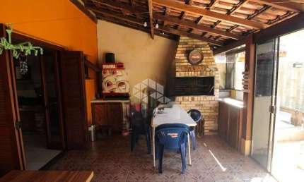 Casa estilo sobrado - 3 dormitórios e 2 vagas - Hípica / Zona sul de Poa.