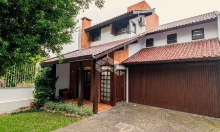 Casa 03 dormitórios, suite, 246,72m², no  bairro Tristeza