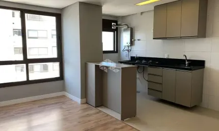 Apartamento de 2 dormitórios com 2 vagas no Centro Histórico.