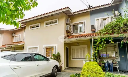 Casa em condomínio com 3 dormitórios, sendo 1 suite, 2 vagas na zona sul
