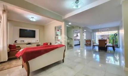 Casa em condomínio com infra completa no bairro tristeza.