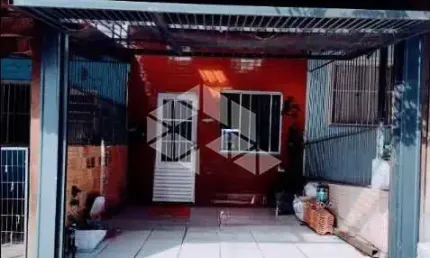 Casa em condomínio, 2 quartos, banheiro, churrasqueira, garagem coberta, pátio