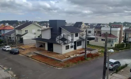 Belíssima casa de 03 dormitórios no Residencial Verdes Campos Alvorada.