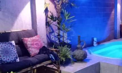 Casa de 2 dormitórios com piscina a venda em viamão.