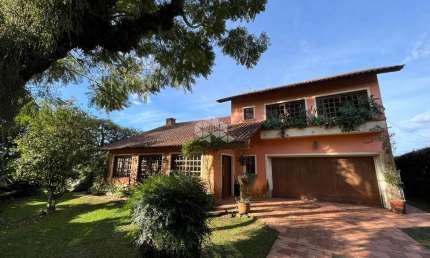 Casa de 4 Dormitórios no Bairro São lucas em Viamão