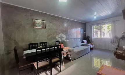 Casa térrra com 2 quartos, sala ampla, espaço gourmet com 2 vagas
