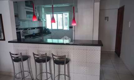 VENDO APARTAMENTO REFORMADO SEMI MOBILIADO 2 DORMITÓRIOS