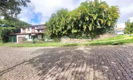 Casa com 4 quartos e 3 banheiros , elevador à venda, 357 m²