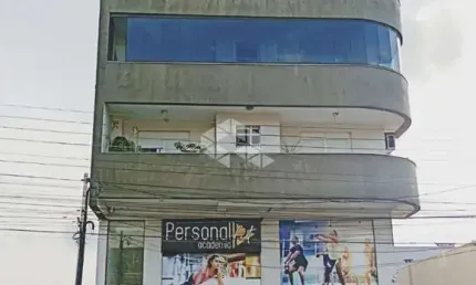 Apartamento de143m com 3 quartos e uma suíte com banheira 2 vagas de garagem  no Santa Lucia, com ampla sacada e vaga de garagem para 3 carros