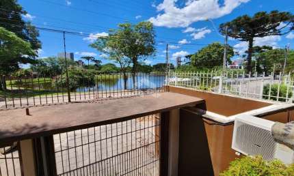 CASA COM 3 DORMITÓRIOS E 4 VAGAS EM FRENTE A LAGOA BAIRRO DESVIO RIZZO
