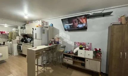 Sobrado 2 dormitórios, 1 banheiro e  garagem e churrasqueira