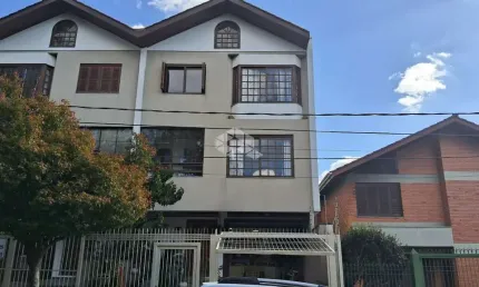 Sobrado triplex com 3 dormitórios e 183m² de área no bairro Jardim América