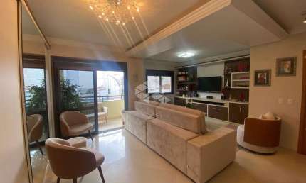 Apartameno com 3 suítes, 254 m² privativos e 3 vagas de garagem.
