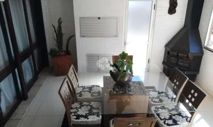 Apartamento no bairro Marechal Floriano com 2 dormitórios e 2 vagas.
