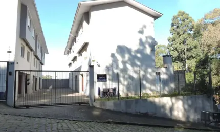 Sobrado no Bairro Charqueadas com 84,44m² , 2 dormitórios, garagem e semi mobiliado